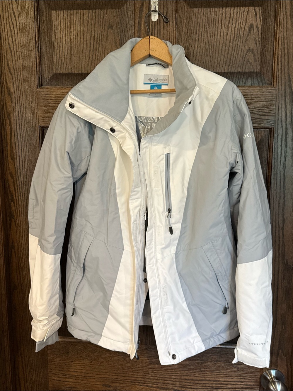Columbia Women's Light Gray & White Insulated Winter Jacket Like New Medium